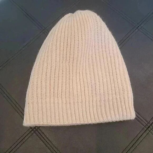 D&Y Women's Pale Pink Acrylic Cable Knit Cuffed or Slouchy Beanie - Picture 4 of 6